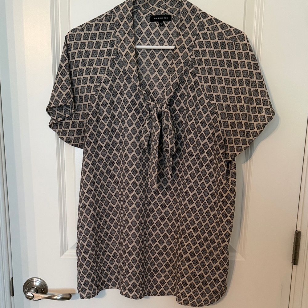 Pleione Black & Cream Geometric Tie-Neck Short Sleeve Blouse